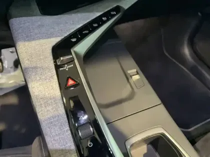 Photo 14 Peugeot 3008  Electrique 73 kWh 210 ch