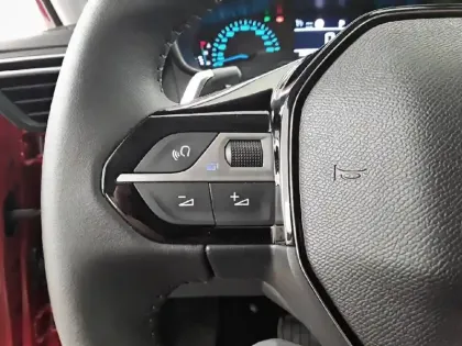 Photo 18 Peugeot 208  Hybrid 100 e-DCS6