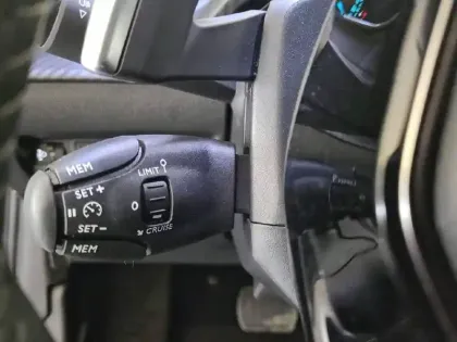 Photo 24 Peugeot 208  Hybrid 100 e-DCS6