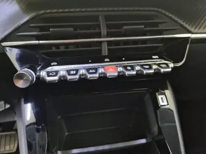 Photo 19 Peugeot 208  Hybrid 100 e-DCS6