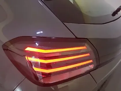 Photo 16 Peugeot 208  Hybrid 100 e-DCS6