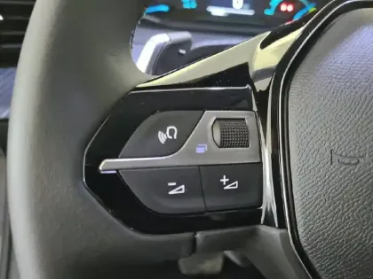 Photo 25 Peugeot 208  Hybrid 100 e-DCS6