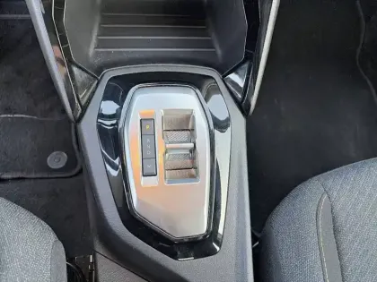 Photo 33 Peugeot 2008  Hybrid 145 e-DCS6