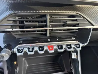 Photo 39 Peugeot 2008  Hybrid 145 e-DCS6