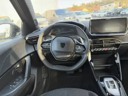 Photo 28 Peugeot 2008  Hybrid 145 e-DCS6