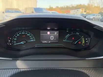 Photo 29 Peugeot 2008  Hybrid 145 e-DCS6