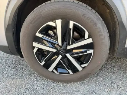 Photo 32 Peugeot 2008  Hybrid 145 e-DCS6