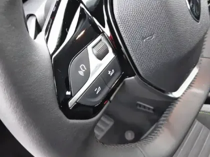 Photo 18 Peugeot 208  Hybrid 100 e-DCS6