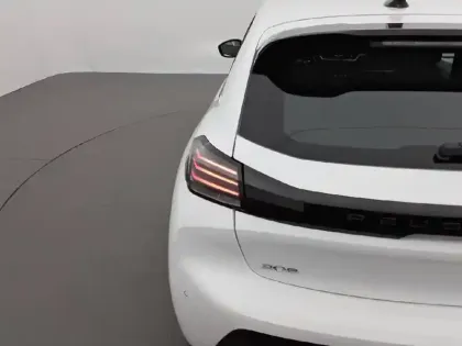 Photo 16 Peugeot 208  Hybrid 100 e-DCS6