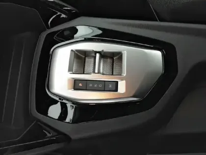 Photo 13 Peugeot 208  Hybrid 100 e-DCS6