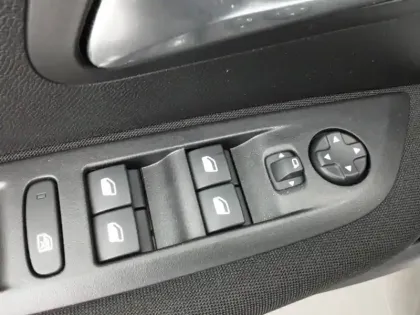 Photo 17 Peugeot 208  Hybrid 100 e-DCS6