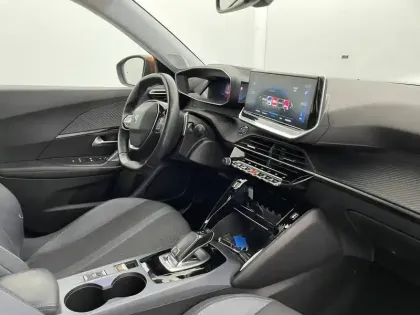 Photo 99 Peugeot 2008  PureTech 130 S&S EAT8