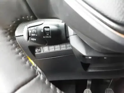 Photo 18 Peugeot 208  BlueHDi 100 S&S BVM6