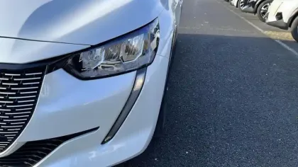 Photo 9 Peugeot 208  Electrique 50 kWh 136ch Style