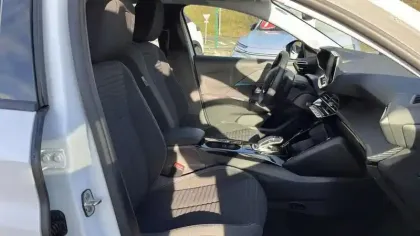 Photo 7 Peugeot 208  Electrique 50 kWh 136ch Style