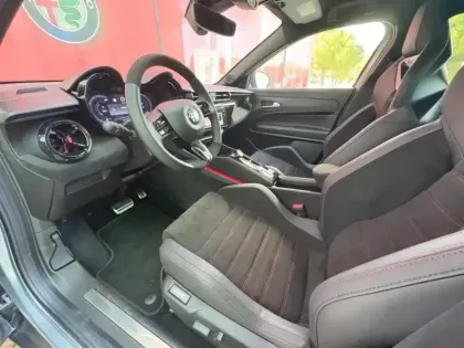 Photo 10 Alfa Romeo Junior  1.2 Ibrida 136ch Speciale DCT6