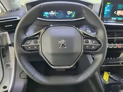 Photo 8 Peugeot 2008  Moteur électrique 136 ch