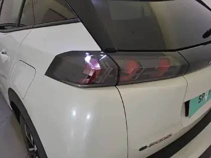 Photo 16 Peugeot 2008  Moteur électrique 136 ch