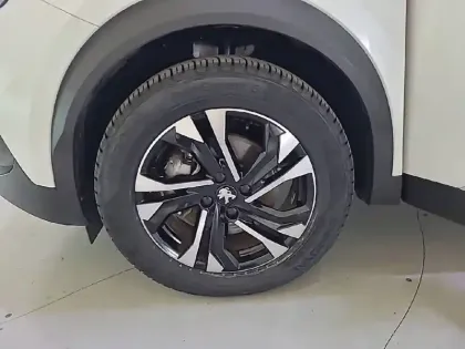 Photo 12 Peugeot 2008  Moteur électrique 136 ch