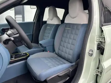 Photo 8 Fiat Grande Panda  Electrique 113ch La Prima