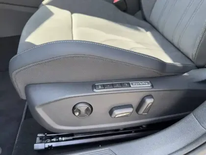 Photo 48 Volkswagen Golf  1.5 eHybrid 204 DSG6