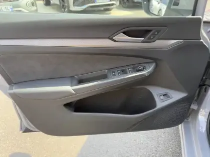 Photo 49 Volkswagen Golf  1.5 eHybrid 204 DSG6