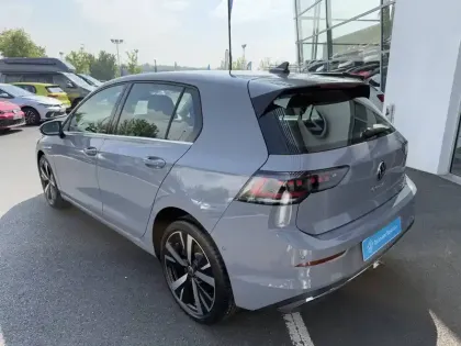 Photo 32 Volkswagen Golf  1.5 eHybrid 204 DSG6