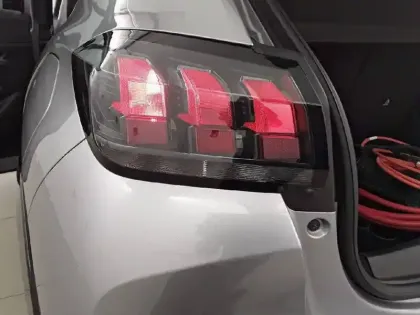 Photo 38 Peugeot 208  Electrique 50 kWh 136ch