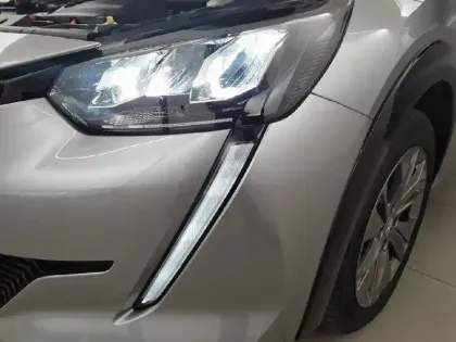 Photo 35 Peugeot 208  Electrique 50 kWh 136ch