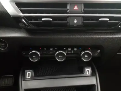 Photo 19 Citroën C4 e- 136 ch Automatique Feel Pack Business