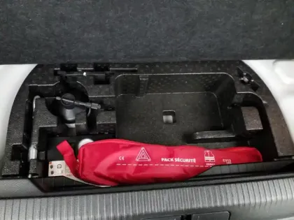 Photo 26 Peugeot 2008  Electrique 54 kWh 156 ch Allure