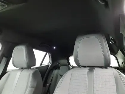 Photo 24 Peugeot 2008  Electrique 54 kWh 156 ch Allure