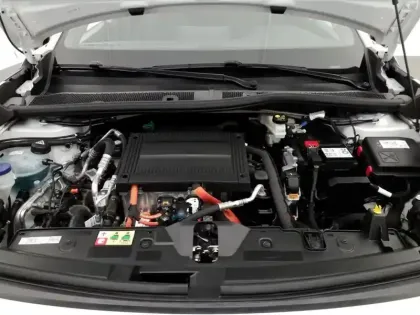 Photo 6 Peugeot 2008  Electrique 54 kWh 156 ch Allure