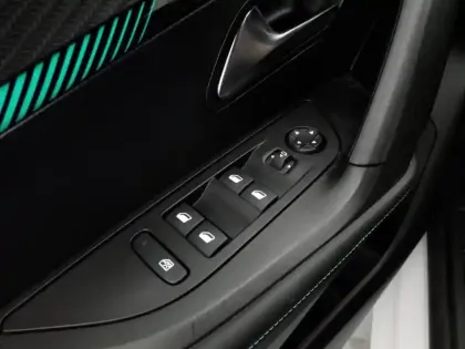 Photo 19 Peugeot 2008  Electrique 54 kWh 156 ch Allure