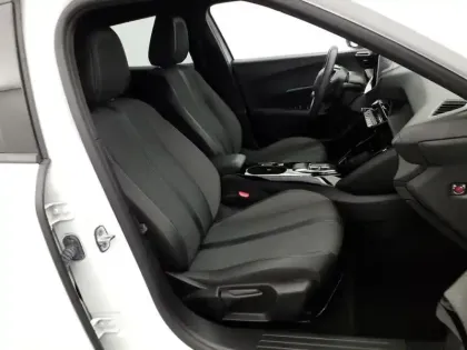 Photo 8 Peugeot 2008  Electrique 54 kWh 156 ch Allure