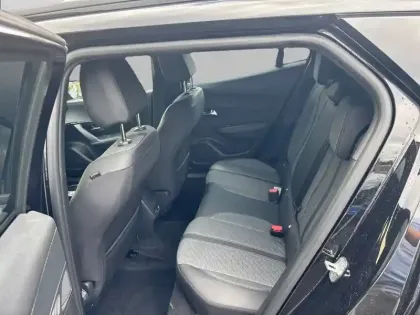 Photo 11 Peugeot 2008  Electrique 54 kWh 156 ch