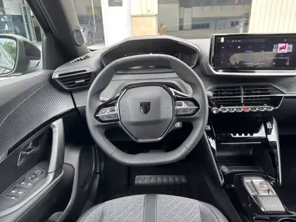 Photo 8 Peugeot 2008  Electrique 54 kWh 156 ch