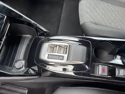 Photo 13 Peugeot 2008  Electrique 54 kWh 156 ch