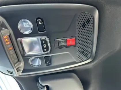 Photo 38 Peugeot 2008  Electrique 54 kWh 156 ch