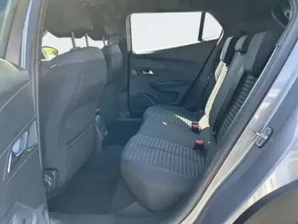 Photo 31 Peugeot 2008  Electrique 54 kWh 156 ch