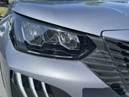 Photo 15 Peugeot 2008  Electrique 54 kWh 156 ch