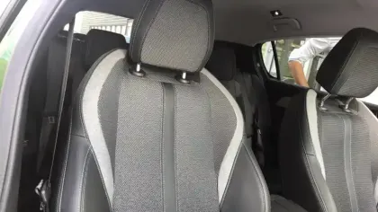 Photo 8 Peugeot 308  PHEV 180 e-EAT8 Allure Pack