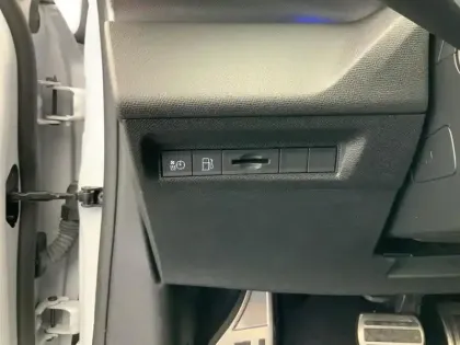 Photo 16 Peugeot 308  PHEV 180 e-EAT8 GT