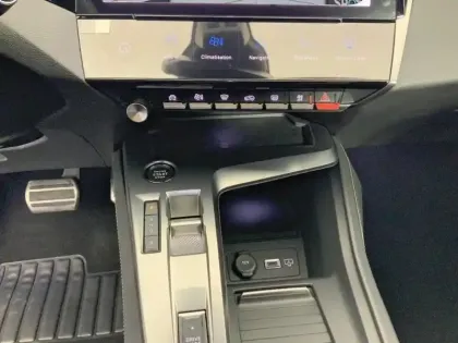 Photo 12 Peugeot 308  PHEV 180 e-EAT8 GT