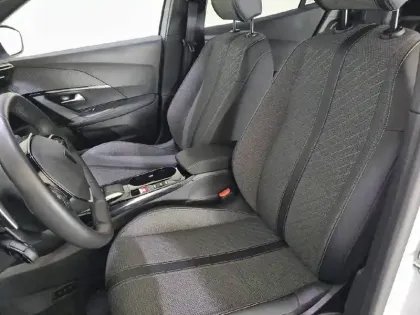 Photo 50 Peugeot 2008  Hybrid 145 e-DCS6
