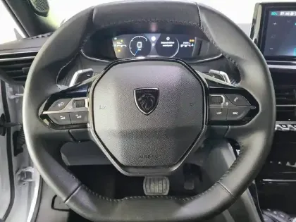 Photo 48 Peugeot 2008  Hybrid 145 e-DCS6