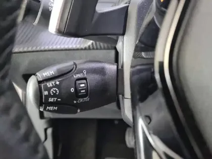 Photo 65 Peugeot 2008  Hybrid 145 e-DCS6