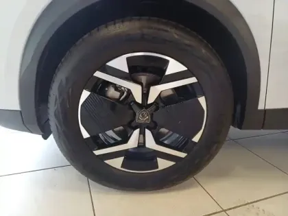 Photo 32 Peugeot 2008  Hybrid 145 e-DCS6