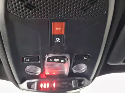 Photo 64 Peugeot 2008  Hybrid 145 e-DCS6
