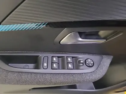 Photo 30 Peugeot 208 Gén. II Ph1 NG Style 5